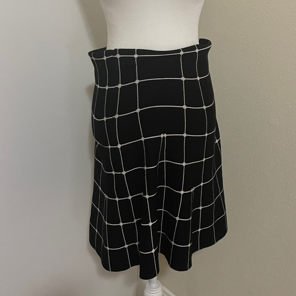 Madison & Max  Women's skirt Size M Black White Lined